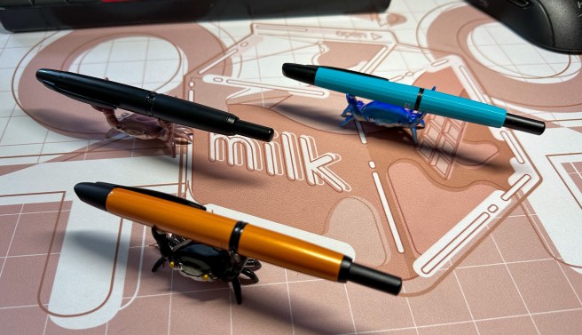 A pilot vanishing point, a majohn a1, and a majohn a2 fountain pen on top of crab pen holders