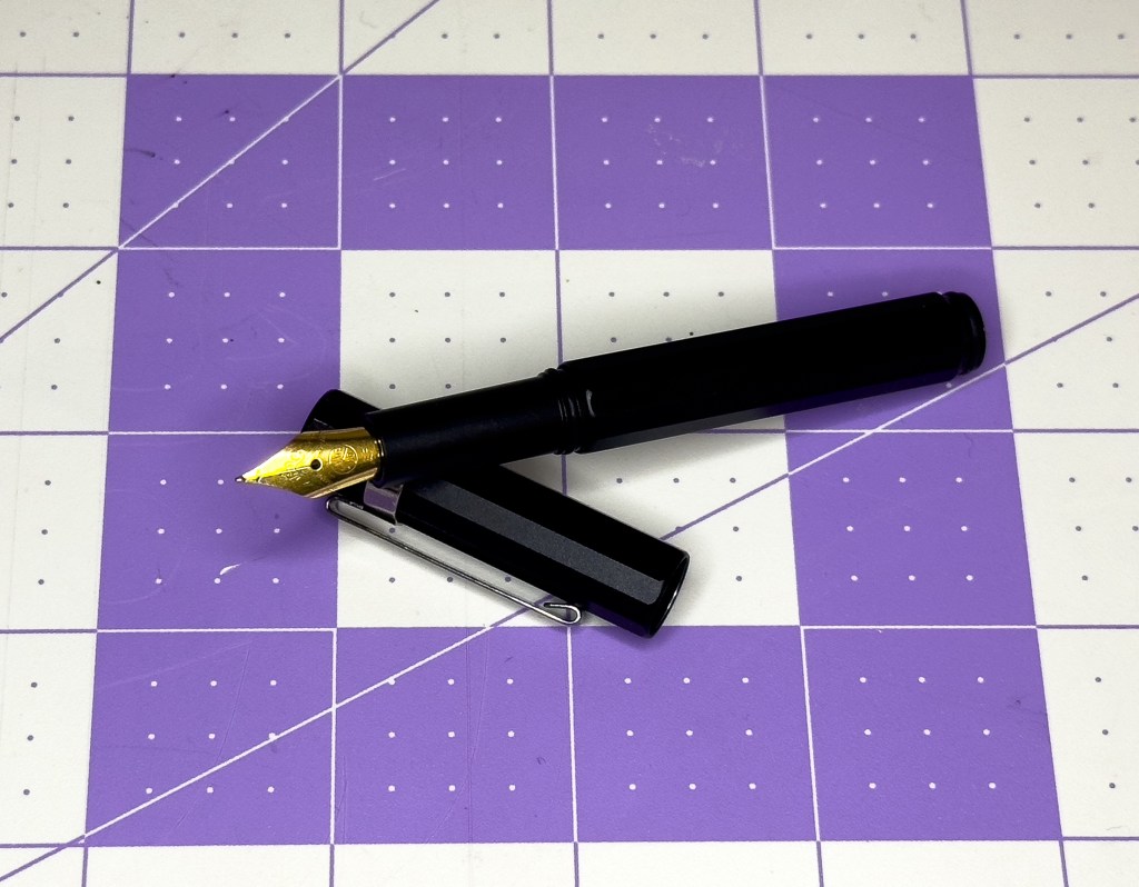 Ensso XS Minimalist Pocket Fountain Pen with the cap off