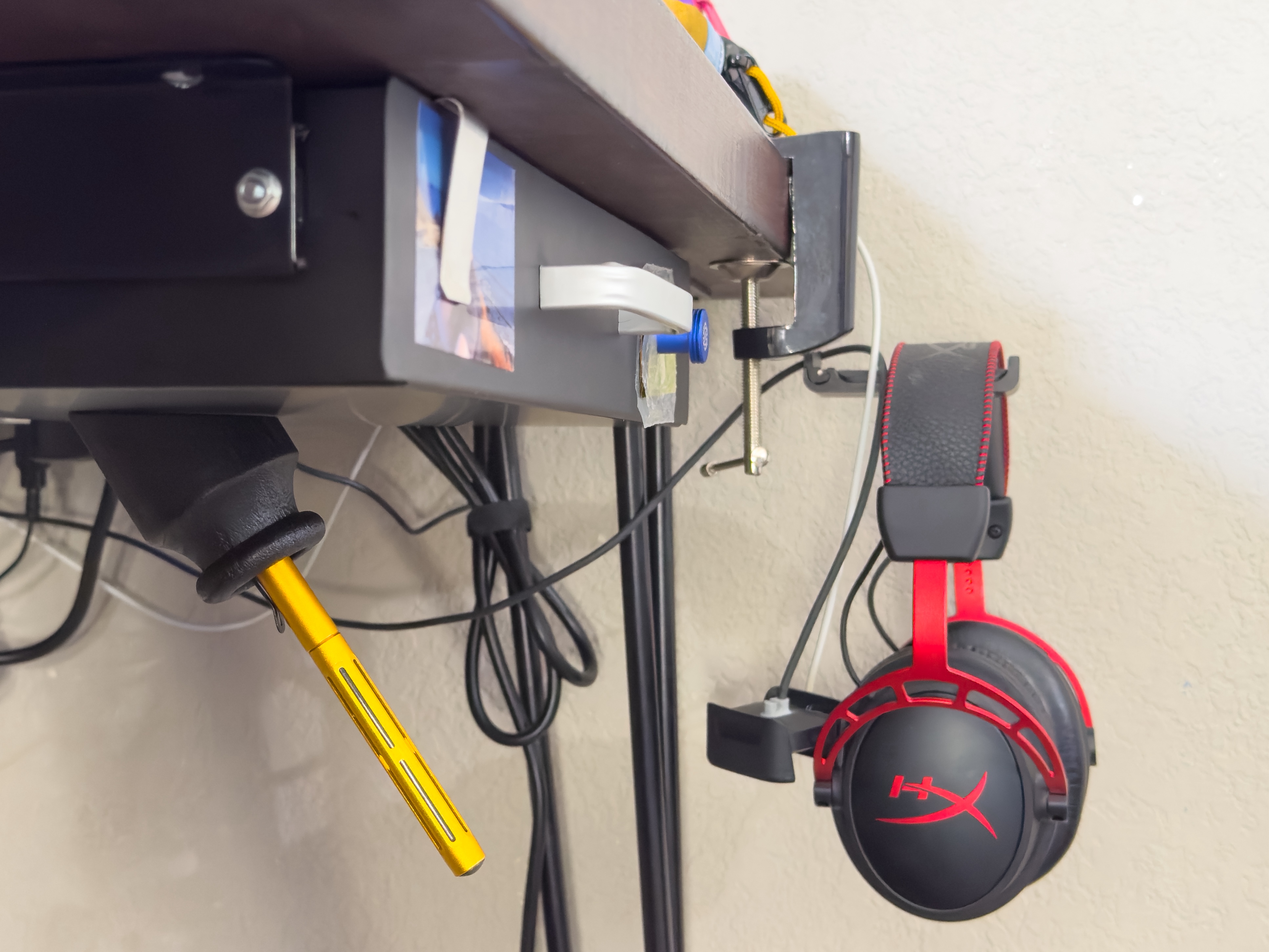 Penwell Classic under the desk