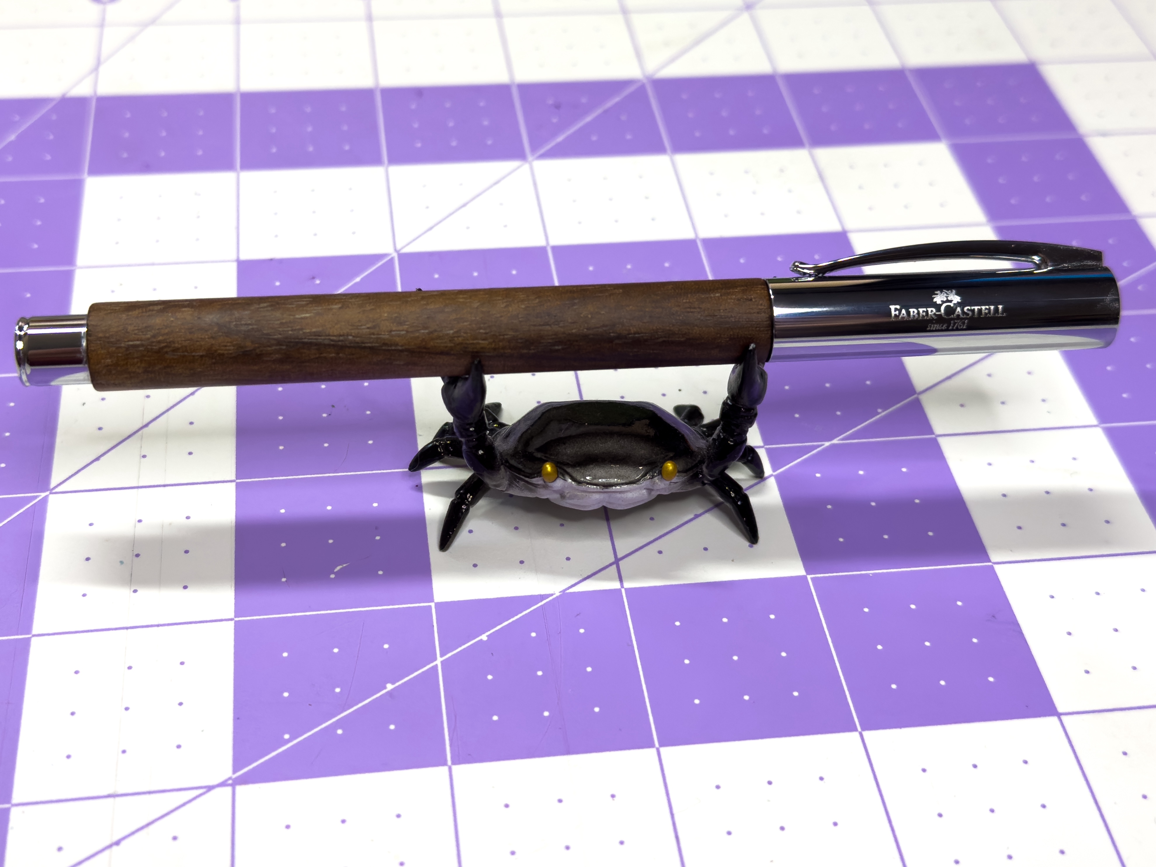 Faber-Castell Ambition walnut wood in the crab holder