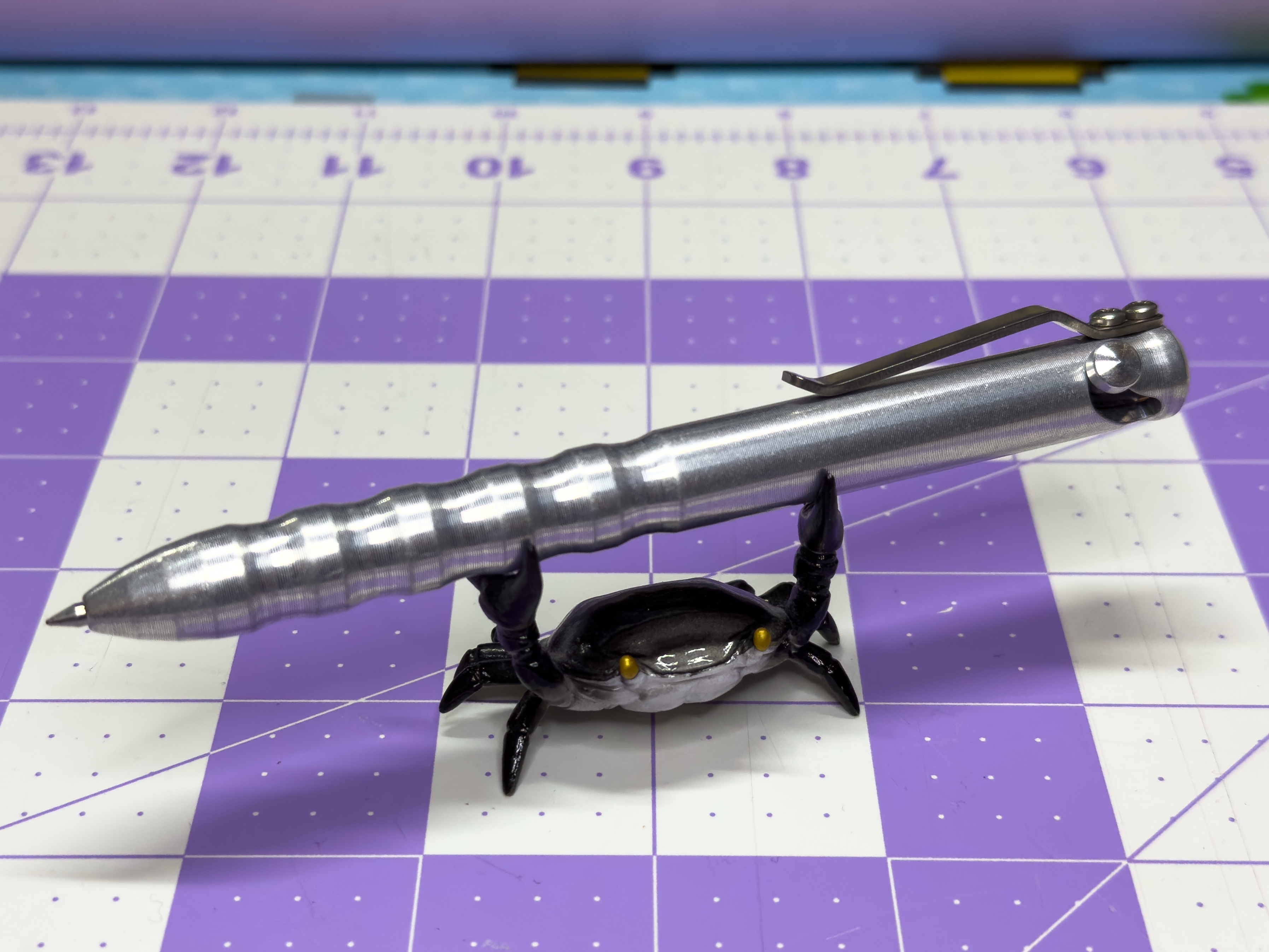 Everyday Karas Basik.001 Gel rollerball pen on the crab